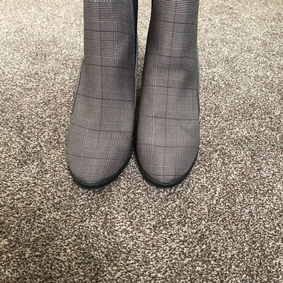 Brand new heeled booties - Picture 4 of 5